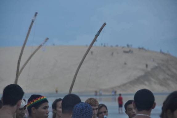Os dois programas tradicionais do fim de tarde em Jericoacoara - CE: duna do pôr-do-sol e roda de capoeira
